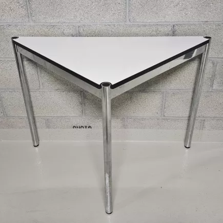 USM HALLER│Table triangle blanche L 75