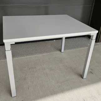 STEELCASE│Bureau droit télescopique L100 Pieds gris alu│modèle Kalidro