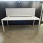 STEELCASE│Bureau droit Hauteur réglable L 180 + cloison gris clair│Modèle Kalidro│Blanc/Gris alu/Gris clair