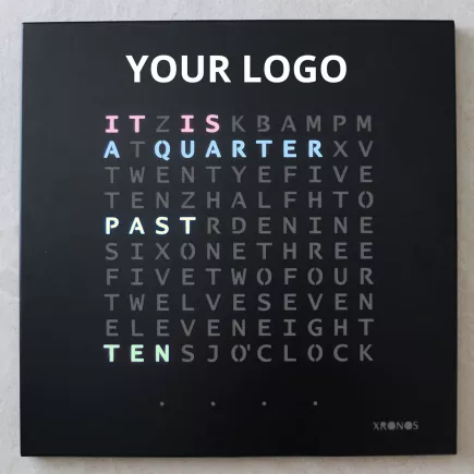 XRONOS│Skotini Yli│Horloge design noir anglais Personnalisée│57x57xp3 cm
