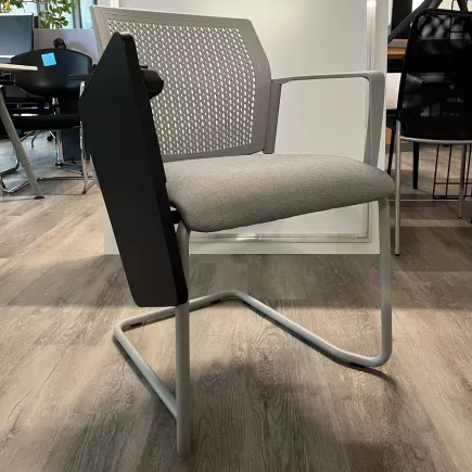 SPLIT│Chaise Polypropylène Placet tissu - tablette rabattable│Gris clair/Gris alu