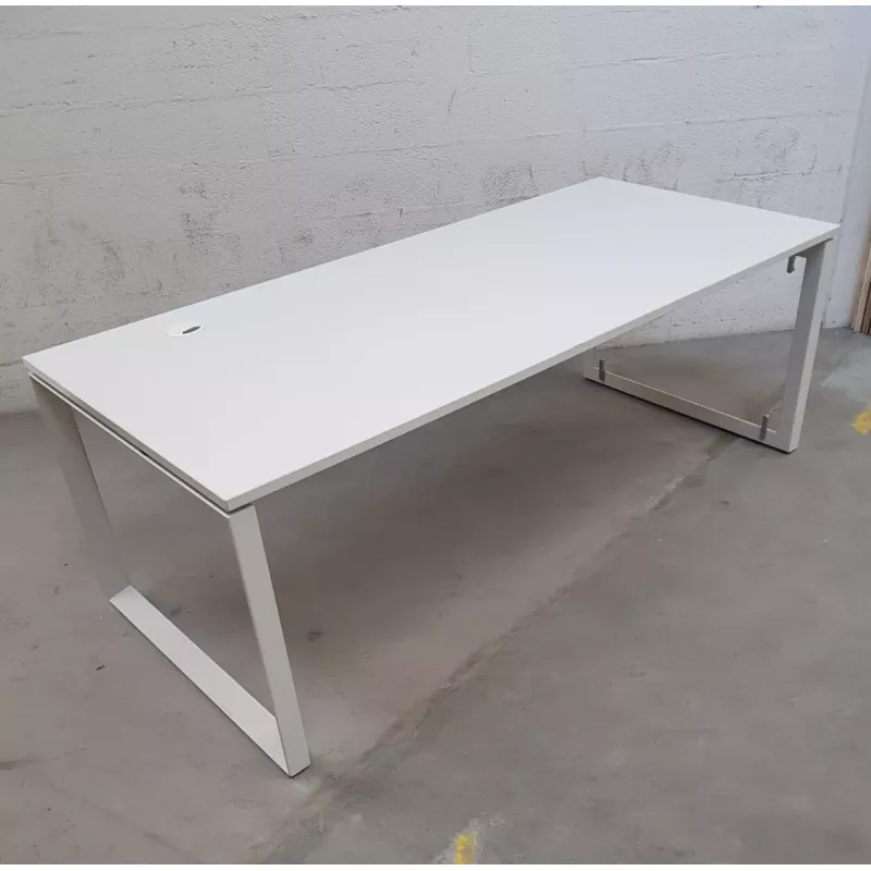 Bureau Steelcase En Melamine Blanc Pieds Design