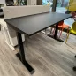 LUTZ │Bureau électrique simple motorisation L 160 x p 80 x H réglable - 3 mémoires de position - USB A+C│Noir velour/Noir LUTZ │Bureau électrique simple motorisation L 160 x p 80 x H réglable - 3 mémoires de position - USB A+C│Noir velour/Noir