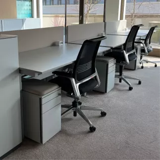 BENE│PACK LEVEL LIFT 2 Bureaux TWIN structure partagées électriques + 2 caissons + 1 cloison acoustique│160x169 cm