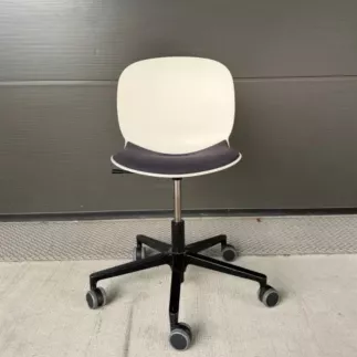 RBM Noor Footbase|Designer Flokk |Siège de travail|L 66.5 × H 85.7 cm|Blanc/Noir