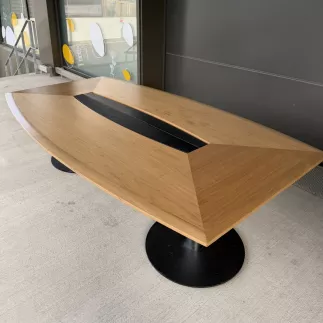 SITAG ASCENT MEETING│Designer Uli Witzig│Table de réunions 6-8 personnes │L240 x P130 cm│placage bois Hêtre huilé/Noir