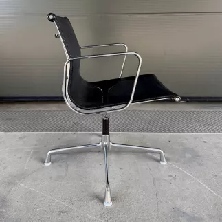 VITRA Aluminium Chair│Modèle EA 108│Designer Charles et Ray Eames│Siège d'accueil/visiteurs/conférence│ Chromés / Noir