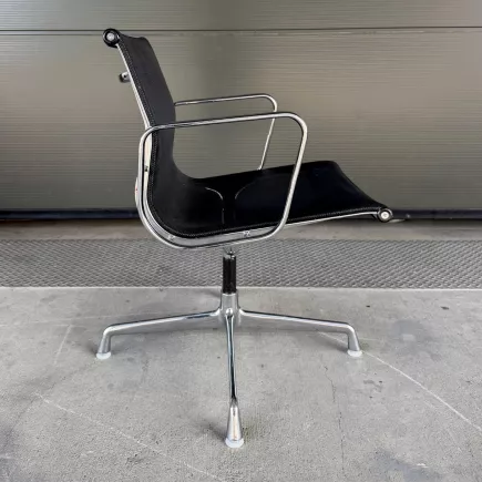 VITRA Aluminium Chair│Modèle EA 108│Designer Charles et Ray Eames│Siège d'accueil/visiteurs/conférence│ Chromés / Noir